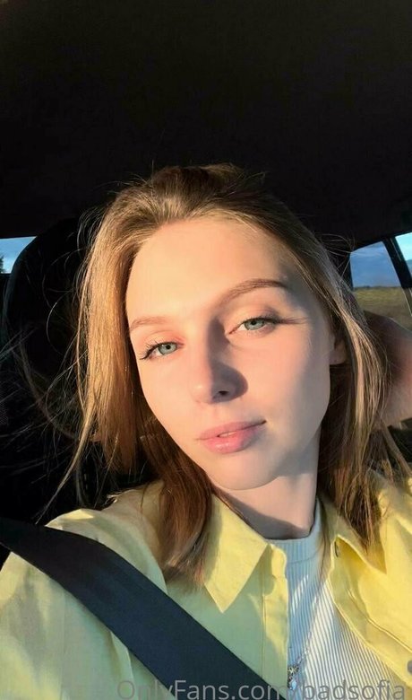 badsofiaaa onlyfans leakes