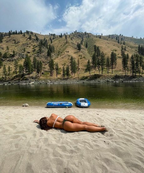 Arielsaleh16 onlyfans leaked pics