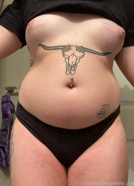 bigbellybenni onlyfans desnuda