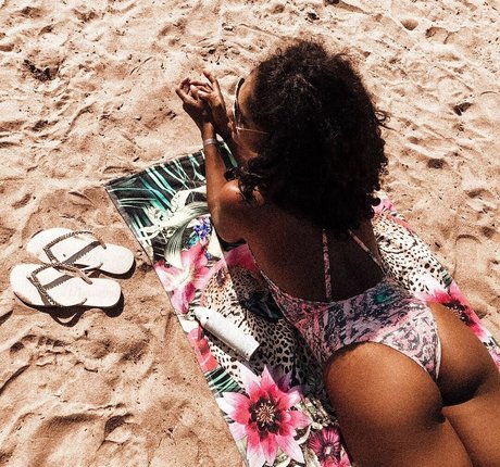 Barbara Reis onlyfans strip tease