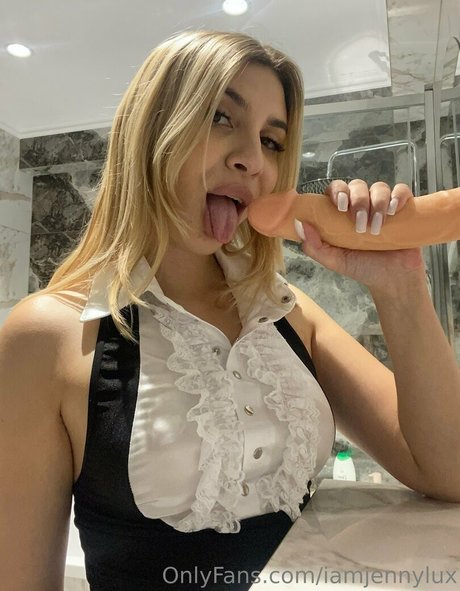 iamjennylux onlyfans nude content
