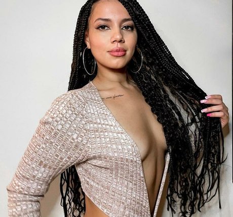 Amanda Carvalho onlyfans topless