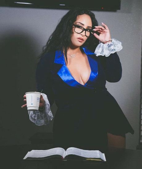 Avangelin Marie onlyfans leaked.