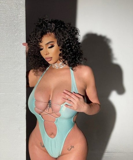 Annamarie Sarai sexy onlyfans