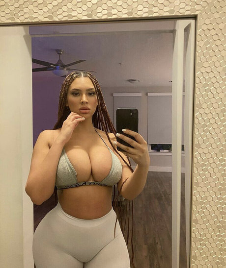 Annamarie Sarai nude only fans