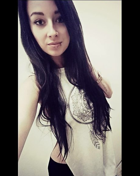 lizzzyfox boobs onlyfans