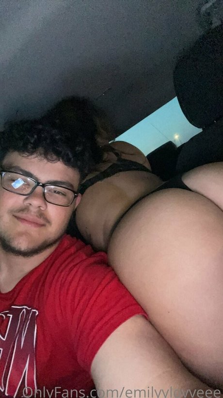 emilyylovveee only fans pictures