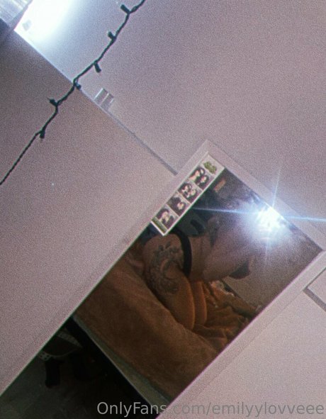 emilyylovveee onlyfans leaked nudes