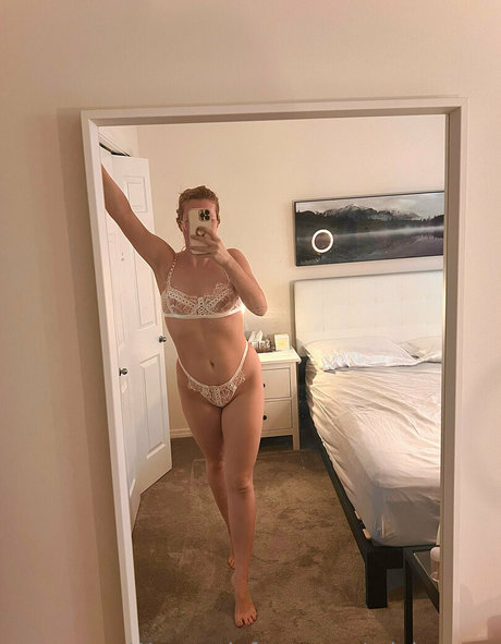 adelaroseefree naked onlyfans