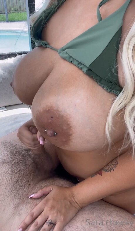 Sara Cheeky topless onlyfans