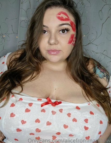 alicefrommarsbbw onlyfans leaks.