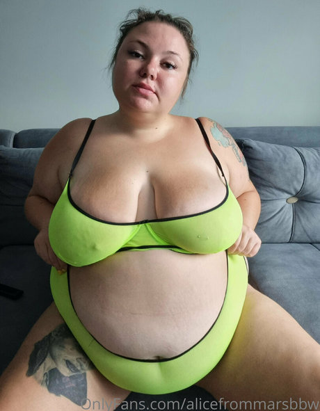 alicefrommarsbbw onlyfans nude