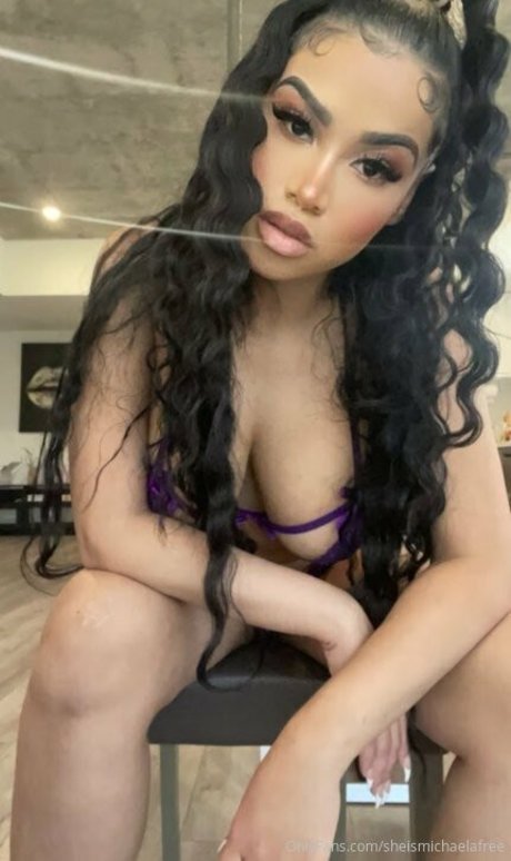 sheismichaelafree onlyfans model images