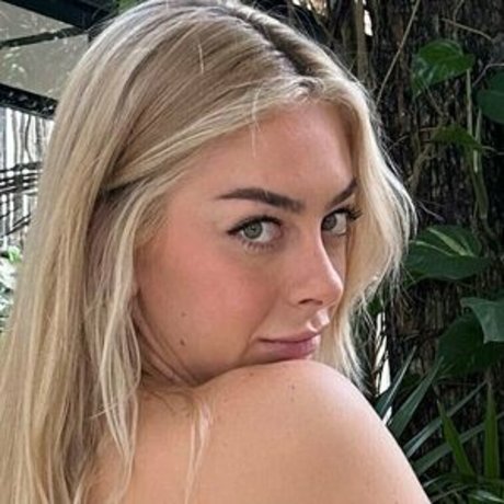 ashleycherry18 nude on onlyfans