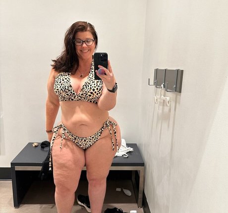 Crystal McBootay onlyfans leak ass