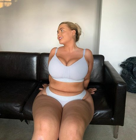 Izzy Nicholls nude only fans