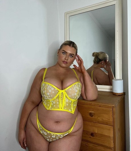Izzy Nicholls leaked onlyfans sextape