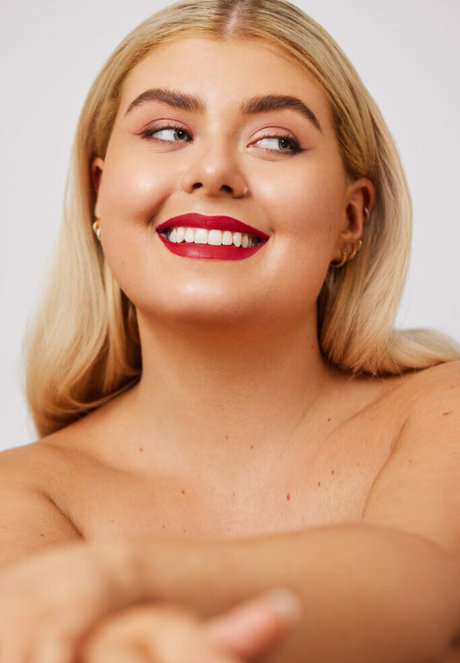 Izzy Nicholls nude porn onlyfans