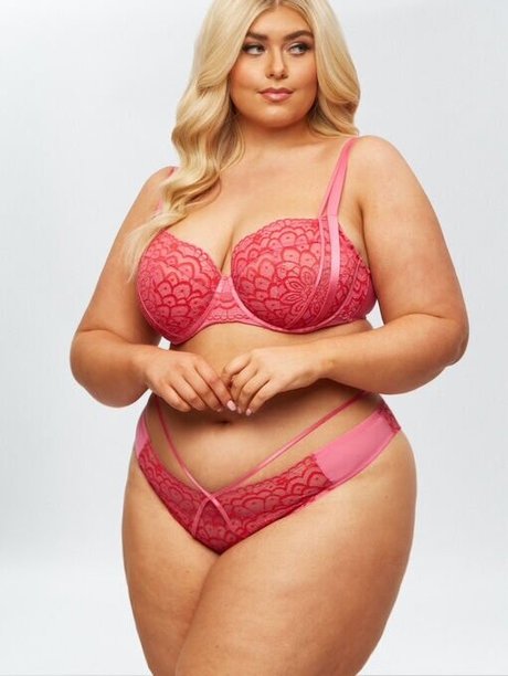 Izzy Nicholls only fans porn