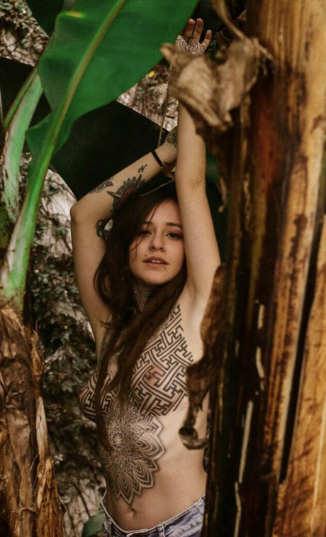 Lola Freak onlyfans naked leaks