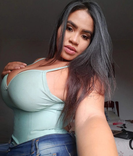 Laryssa Braga nude onlyfans