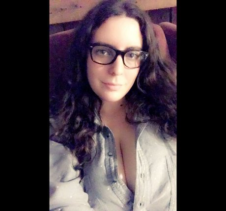 Kara Greene_ onlyfans posts