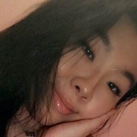 pugsxox onlyfans model images