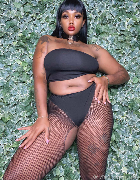 izzysaeko leaked onlyfans nudes