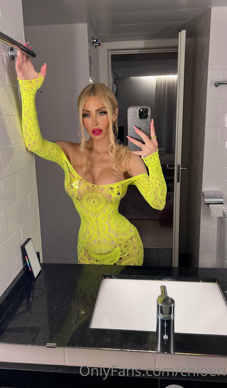 chloeri onlyfans topless
