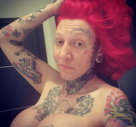 ChrystalNevius onlyfans model photos