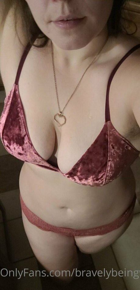 bravelybeingwoman onlyfans content leaked