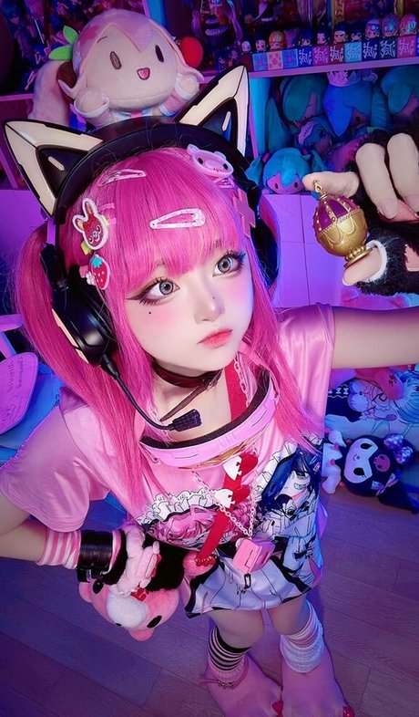 SeeU Cosplay naked only fans