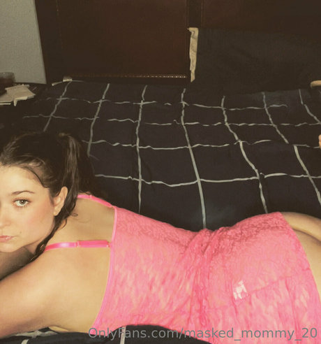 masked mommy 20 onlyfans posts