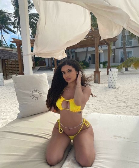 Christina April Amaral onlyfans nude leak