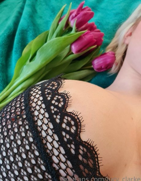 lucy clarke nude leaks onlyfans