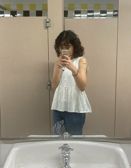 carmennl0ve onlyfans tits