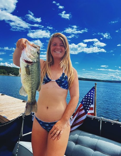 Kaitlyn Young onlyfans pics