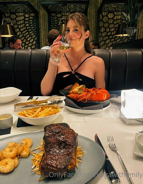 yogawithemily onlyfans model photo