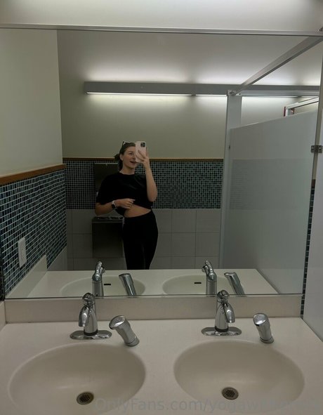 yogawithemily naked onlyfans pics