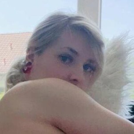 M ii che ll e onlyfans content type