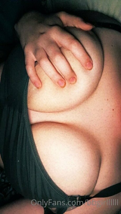 urfavslxtt onlyfans boobs