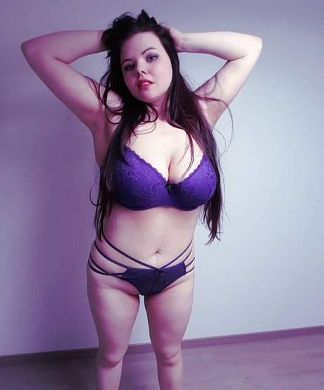 Nina Nightbloom desnuda onlyfans