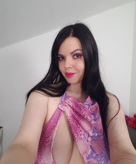 Nina Nightbloom onlyfans star