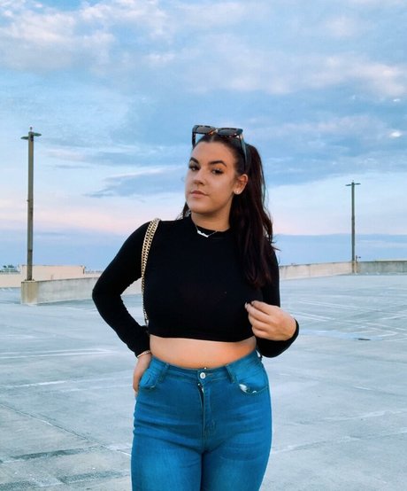 Lizzy Rae Profile pic