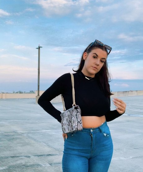 Lizzy Rae onlyfans hot