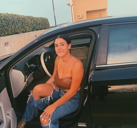 Lizzy Rae tits onlyfans