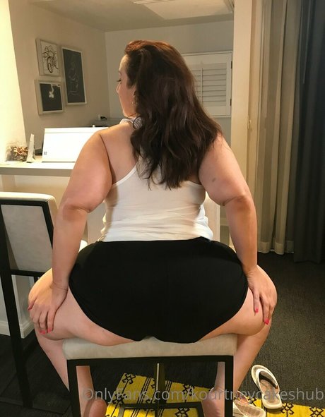 kourtneycakeshub nudes onlyfans leaks