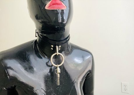 luciaandleighlatex onlyfans page