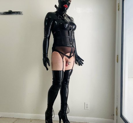 luciaandleighlatex free only fans