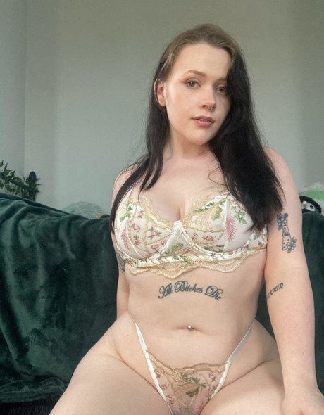 cutegothelle sex onlyfans